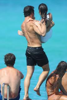 Bella Hadid feet photo thumbnail
