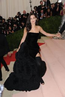 Bella Hadid feet photo thumbnail