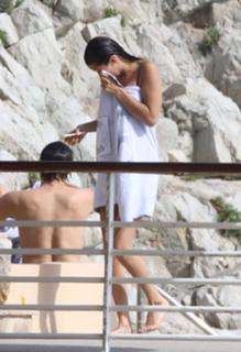 Bella Hadid feet photo thumbnail