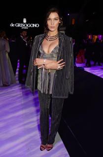 Bella Hadid feet photo thumbnail