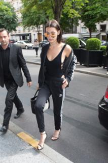 Bella Hadid feet photo thumbnail