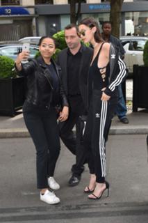 Bella Hadid feet photo thumbnail