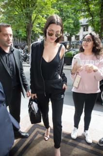 Bella Hadid feet photo thumbnail