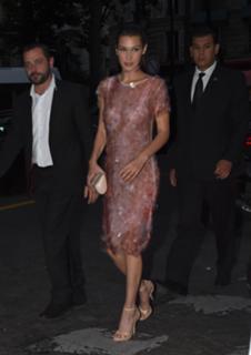 Bella Hadid feet photo thumbnail