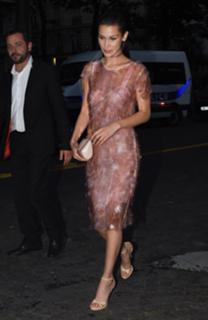 Bella Hadid feet photo thumbnail