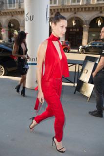 Bella Hadid feet photo thumbnail