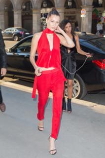 Bella Hadid feet photo thumbnail
