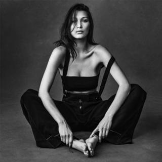 Bella Hadid feet photo thumbnail