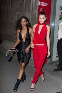 Bella Hadid feet photo thumbnail