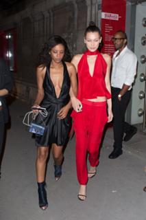 Bella Hadid feet photo thumbnail