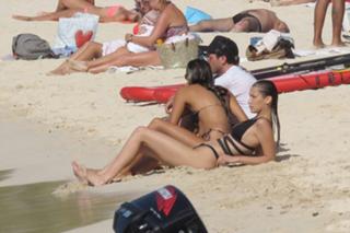 Bella Hadid feet photo thumbnail