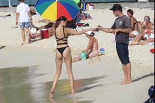 Bella Hadid feet photo thumbnail