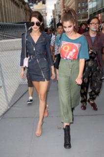 Bella Hadid feet photo thumbnail