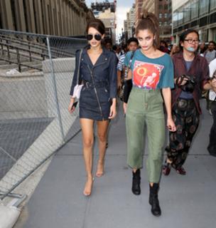 Bella Hadid feet photo thumbnail