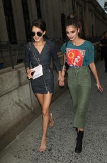 Bella Hadid feet photo thumbnail