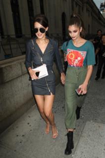 Bella Hadid feet photo thumbnail