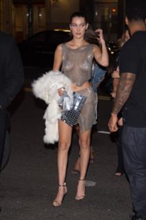 Bella Hadid feet photo thumbnail