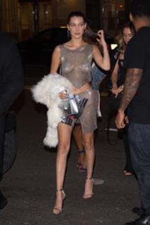 Bella Hadid feet photo thumbnail