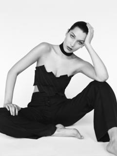 Bella Hadid feet photo thumbnail