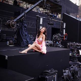 Bella Hadid feet photo thumbnail