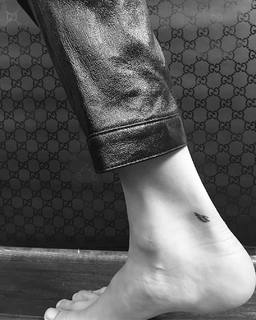 Bella Hadid feet photo thumbnail