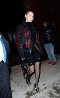 Bella Hadid feet photo thumbnail