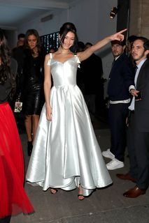 Bella Hadid feet photo thumbnail