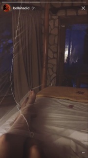 Bella Hadid feet photo thumbnail
