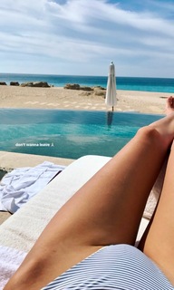 Bella Hadid feet photo thumbnail