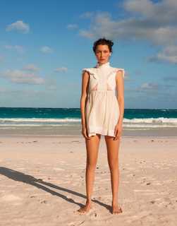 Bella Hadid feet photo thumbnail