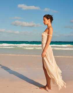 Bella Hadid feet photo thumbnail