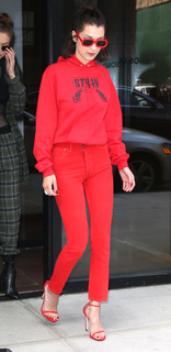 Bella Hadid feet photo thumbnail