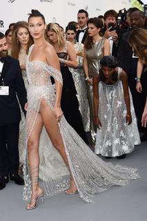 Bella Hadid feet photo thumbnail