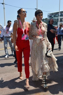 Bella Hadid feet photo thumbnail
