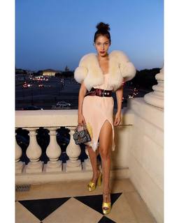 Bella Hadid feet photo thumbnail