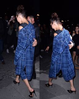 Bella Hadid feet photo thumbnail