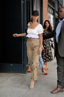 Bella Hadid feet photo thumbnail