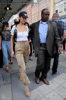Bella Hadid feet photo thumbnail