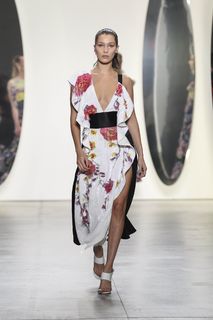 Bella Hadid feet photo thumbnail
