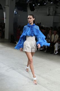 Bella Hadid feet photo thumbnail