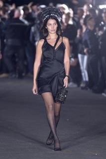 Bella Hadid feet photo thumbnail