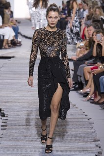 Bella Hadid feet photo thumbnail