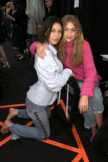Bella Hadid feet photo thumbnail