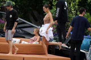 Bella Hadid feet photo thumbnail