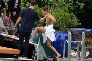 Bella Hadid feet photo thumbnail