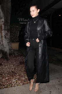 Bella Hadid feet photo thumbnail