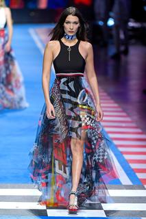 Bella Hadid feet photo thumbnail