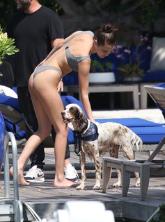 Bella Hadid feet photo thumbnail