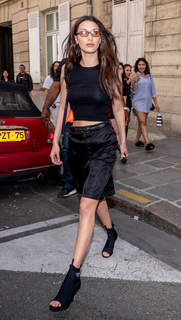 Bella Hadid feet photo thumbnail
