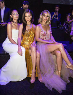 Bella Hadid feet photo thumbnail